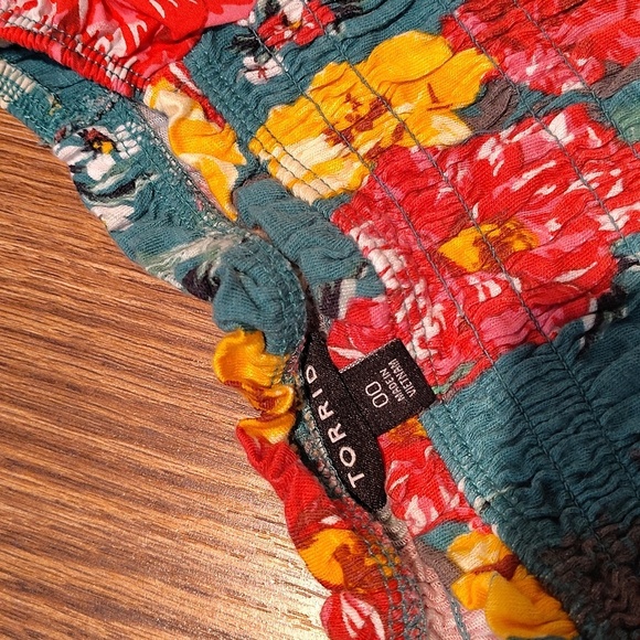 Torrid Ladies Floral Blouse,  Size M/L,  Torrid Summer Floral Top and Blouse - Picture 4 of 11